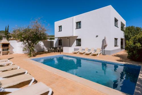 Villa Torres 10 minute walk from Playa den Bossa