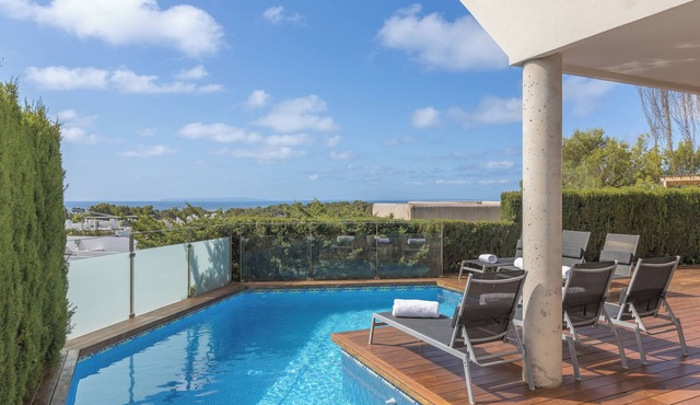 Villa w/SeaView, pool in exclusive location and walking distance to beach