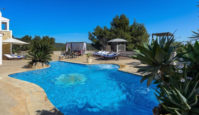 Villa with panoramic views of Ibiza town and the sea with pool and BBQ