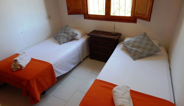 Villa with pool, beautiful views over Orba and its mountains