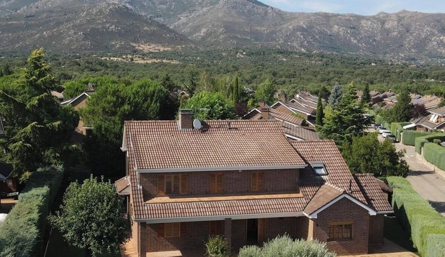 Villa with pool in the mountains