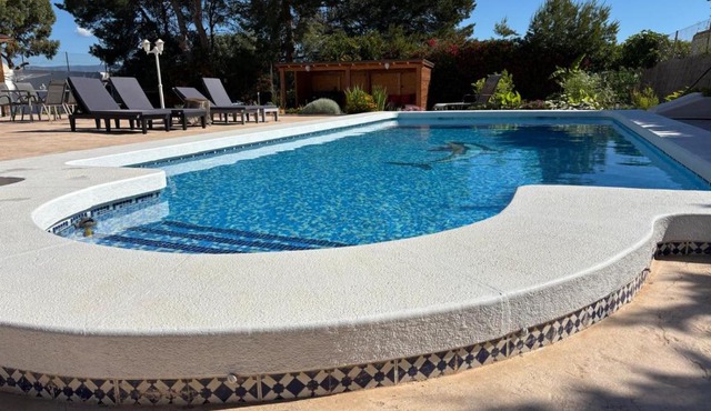 Villa with Private Pool & BBQ, Close to the Beach