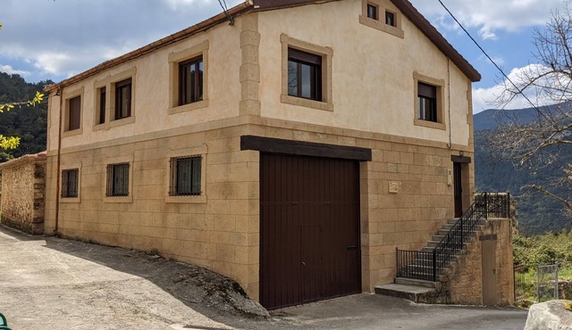 VuT in the heart of Las Merindades, Burgos. Ideal for families up to 7 people.