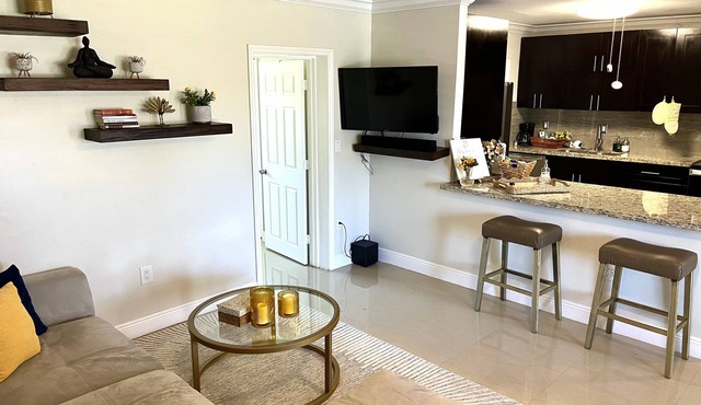 Warm Sundrenched 3BDR-bungalow in Sunrise w/Patio. Family & Pet friendly! in SUNRISE