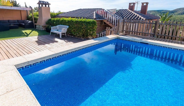 Wonderful private villa for 7 people with WIFI, A/C, private pool, TV, patio and parking