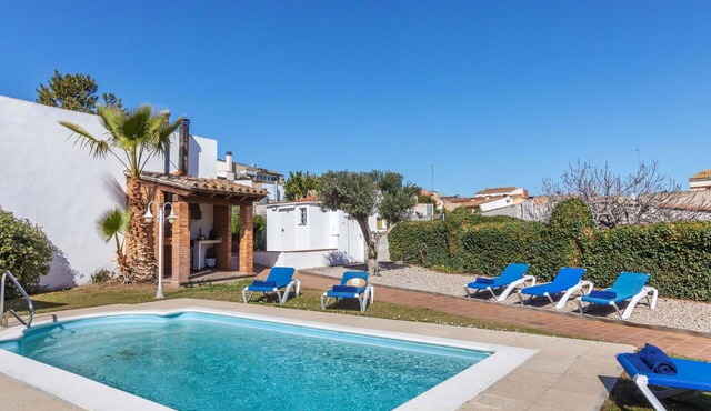 Wonderful villa for 8 guests with WIFI, private pool, TV, patio and pets allowed