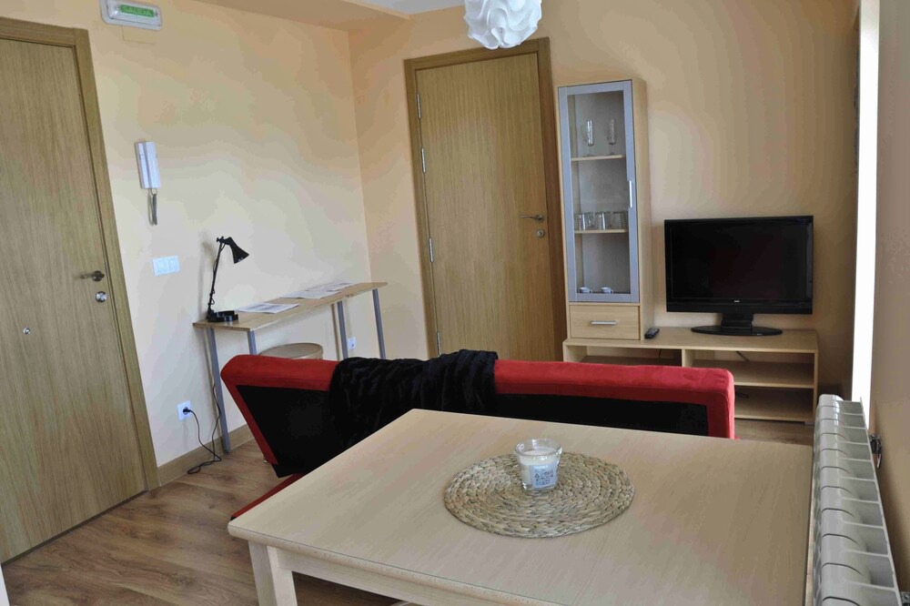 Acedo Apartment | The house of the home. CALBOTE Studio: 135cm bed, bathroom and kitchen-living room.