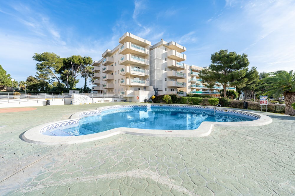 Cucalon Apartment | Apartment 'Lovely' with Shared Pool, Private Terrace and Air Conditioning