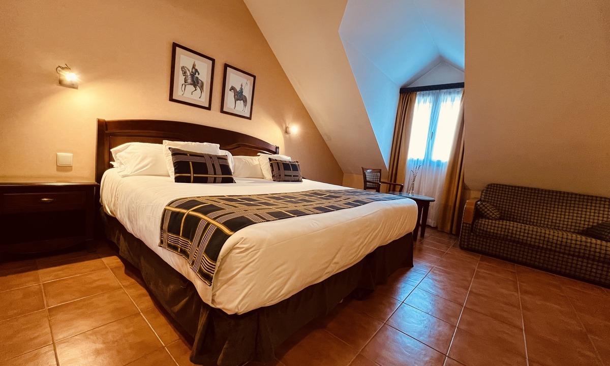 San Lorenzo de El Escorial Hotel | Hospedium Hotel Los Lanceros