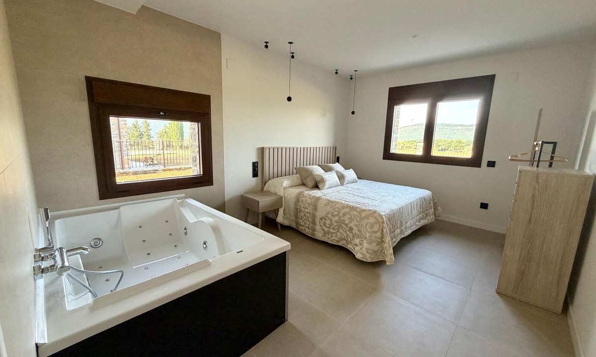 Gerbe House | Casas Pirineo Aínsa: Pool & Garden