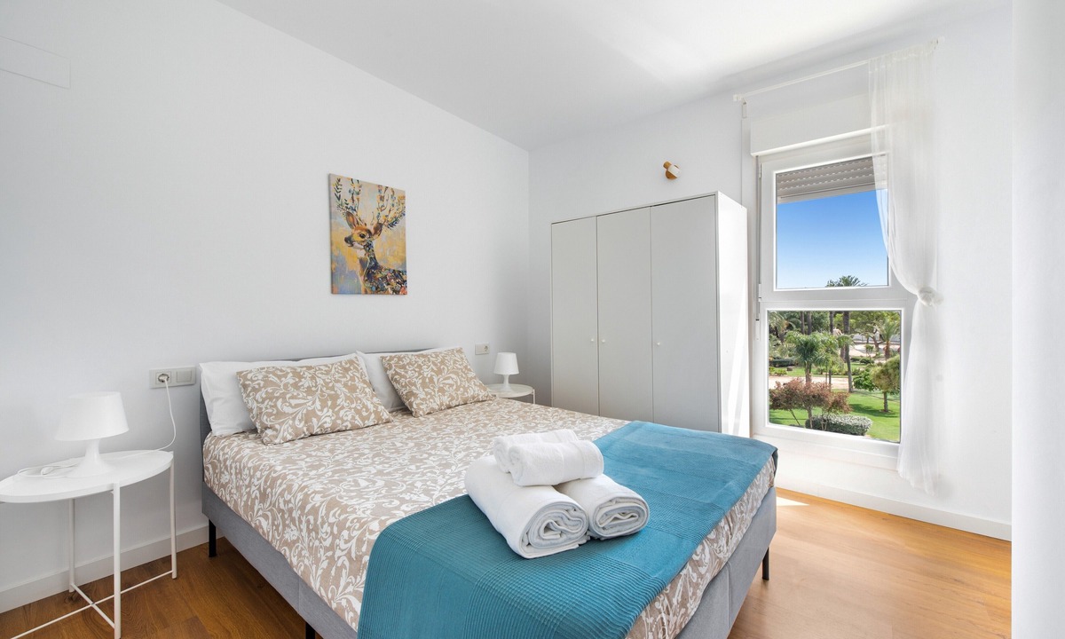 Canet de Berenguer Apartment | Apartment 'Lopimar Bonito' with Mountain View, Wi-Fi and Air Conditioning