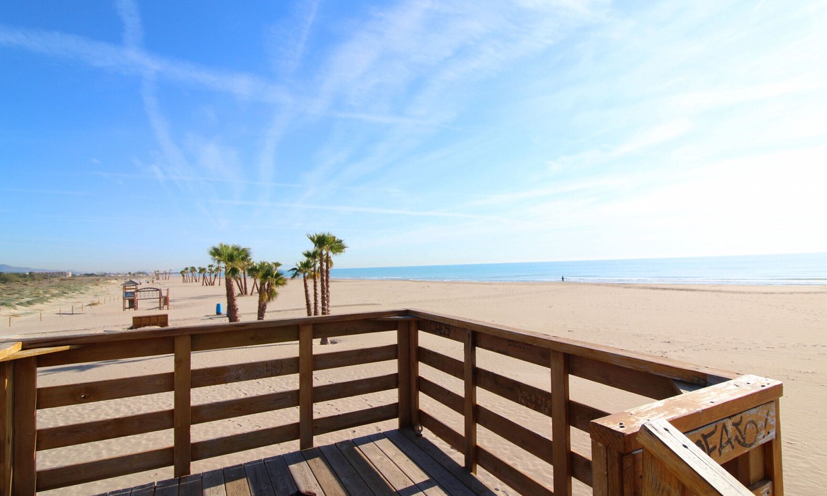 Canet de Berenguer Apartment | Global Vacacional: Apartment with large terrace on Canet beach