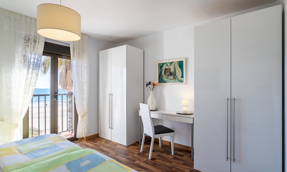 Cala Apartment | Casa Blanca 2 Apartment with Sea Views, Barbecue, Air Conditioning and Wi-Fi