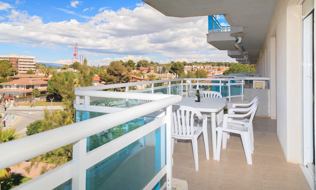 Salou City Centre Apartment | UHC LARIMAR - Fantastic family apartment with swimmingpool