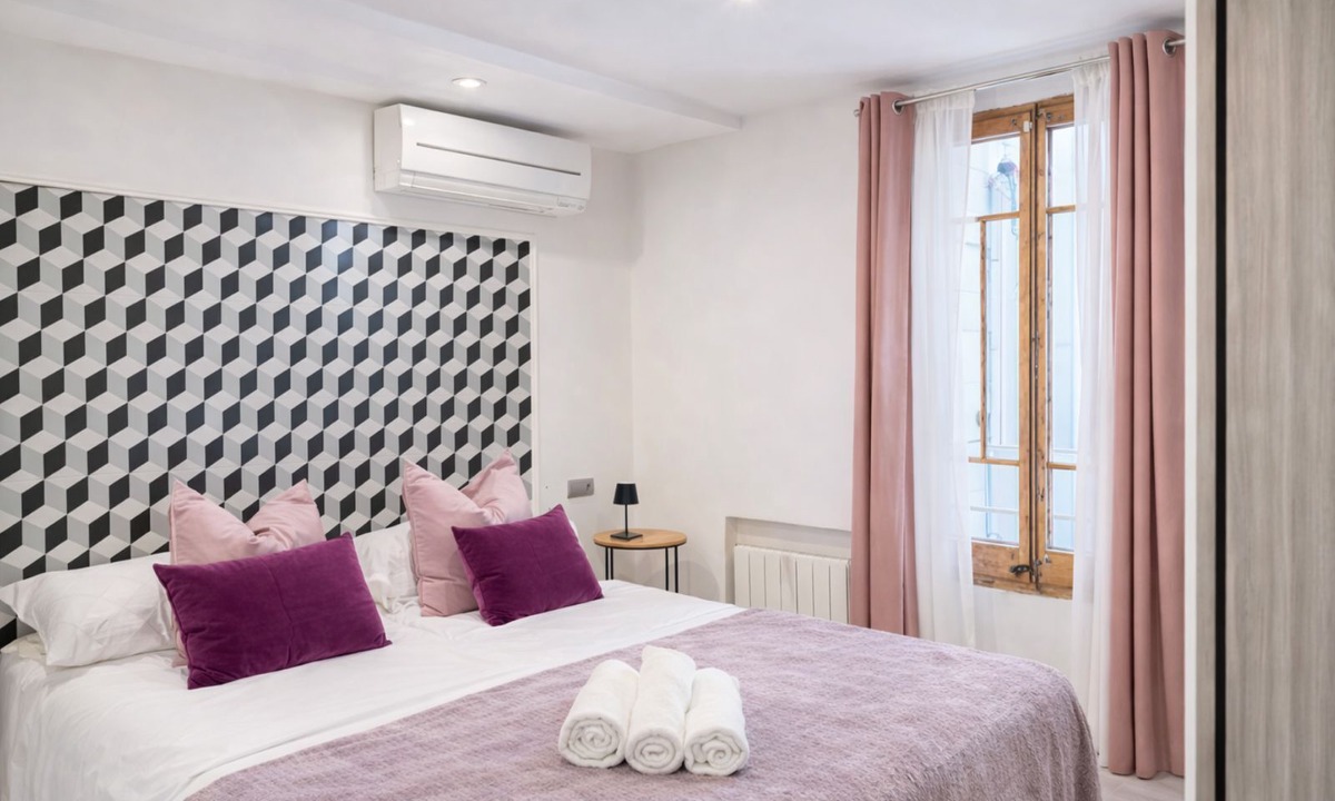 Ciutat Vella Apartment | Elegant 130 m² apartment with balcony and views of Port Vell – Paseo Colón