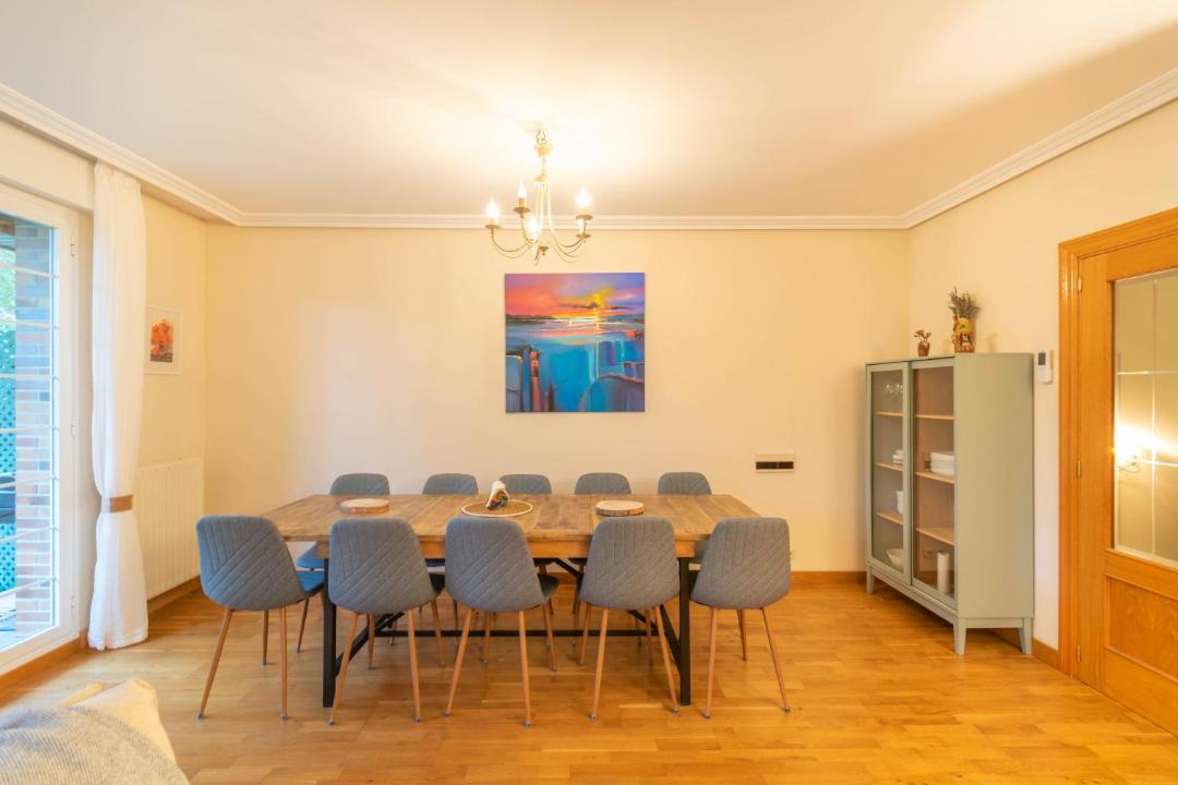 Gorraiz House | Gran chalet con jardín a 5 minutos de Pamplona