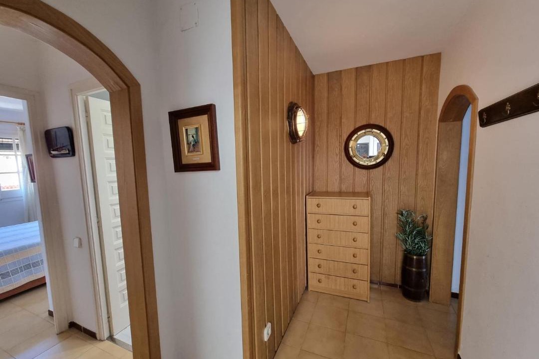 Pedrinya Apartment | Acogedor apartamento en L'Escala cerca de la playa - HISP-236-136