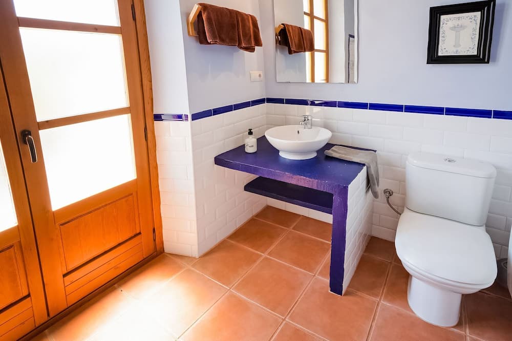 Photo of Bathroom in Pira