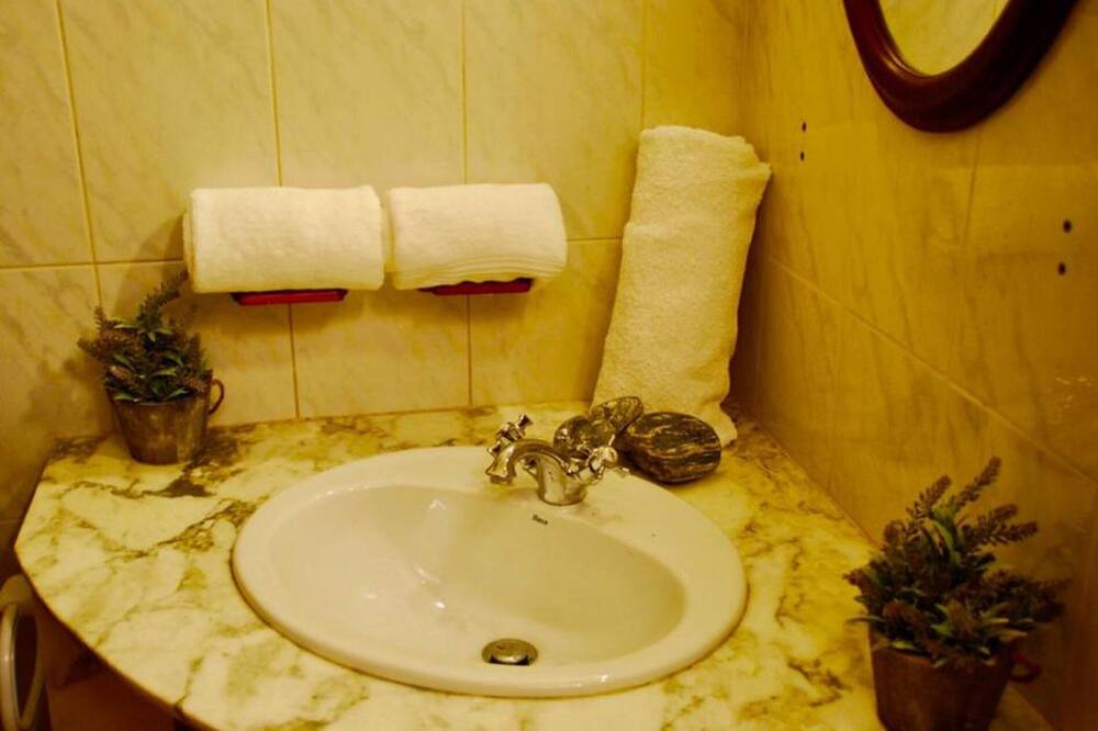 Photo of Bathroom in Alcover