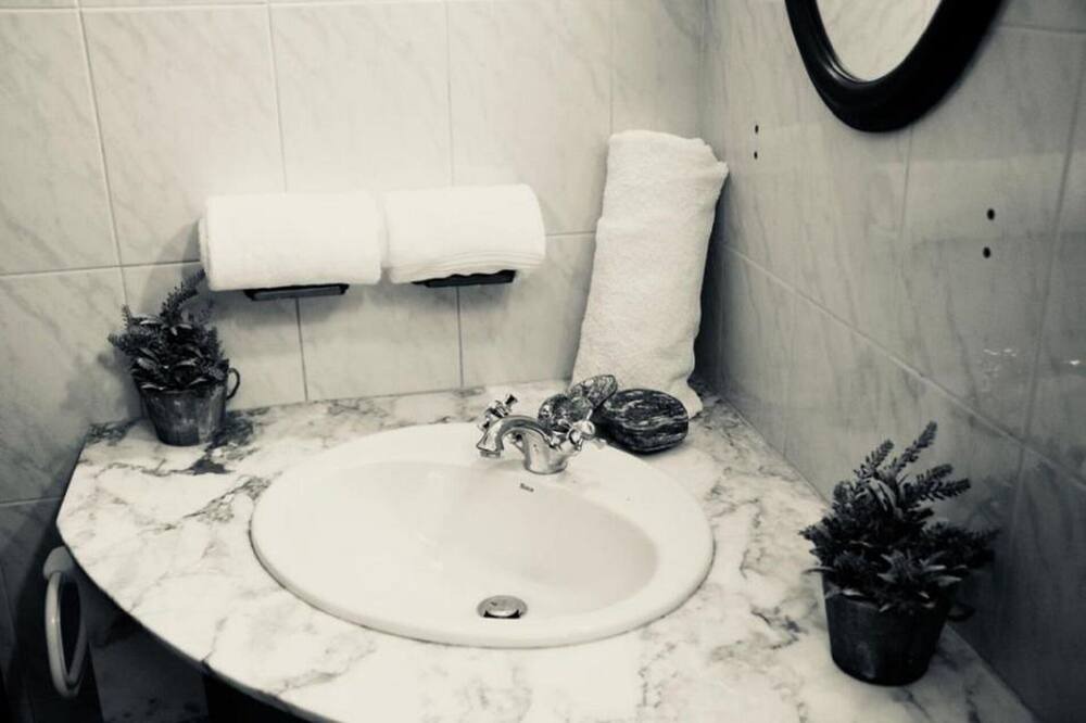 Photo of Bathroom in Alcover