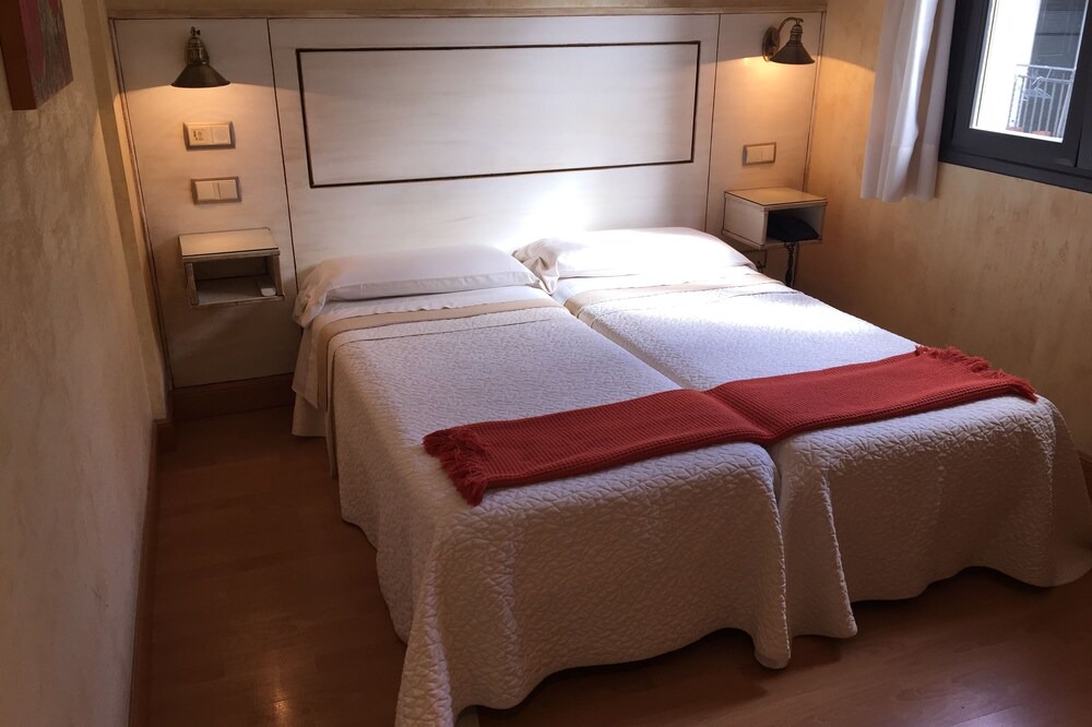 Photo of Bedroom in Pamplona City Centre