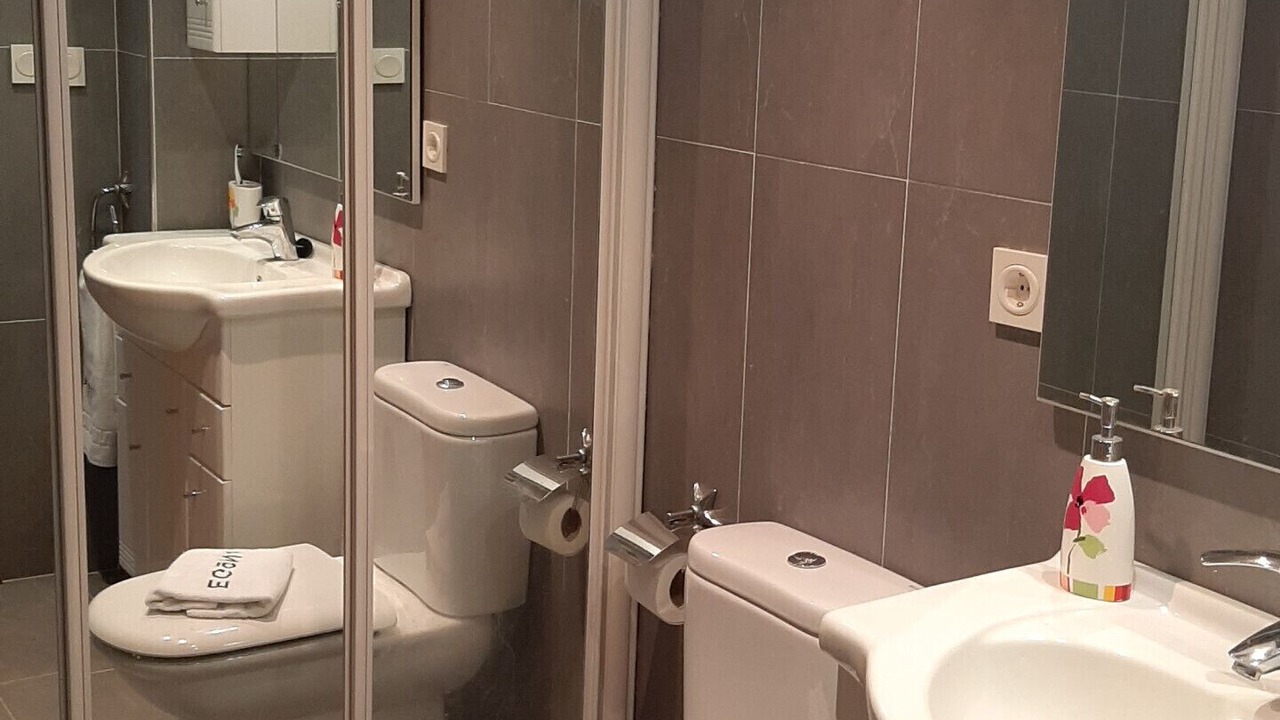 Photo of Bathroom in Aia