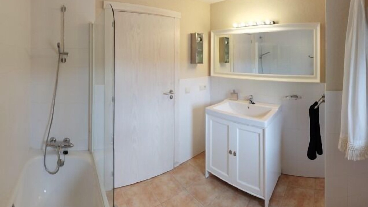 Photo of Bathroom in San Martin de de Amsscoa