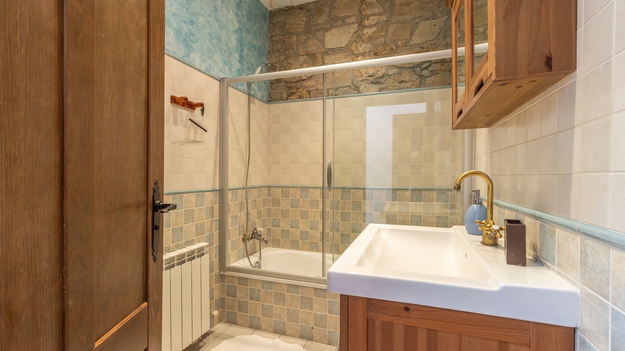 Photo of Bathroom in Guimera