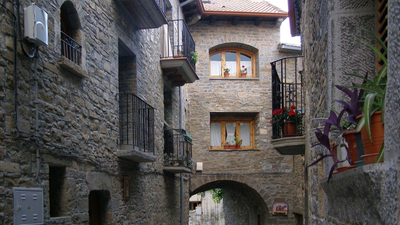 Photo of Others in Mediano