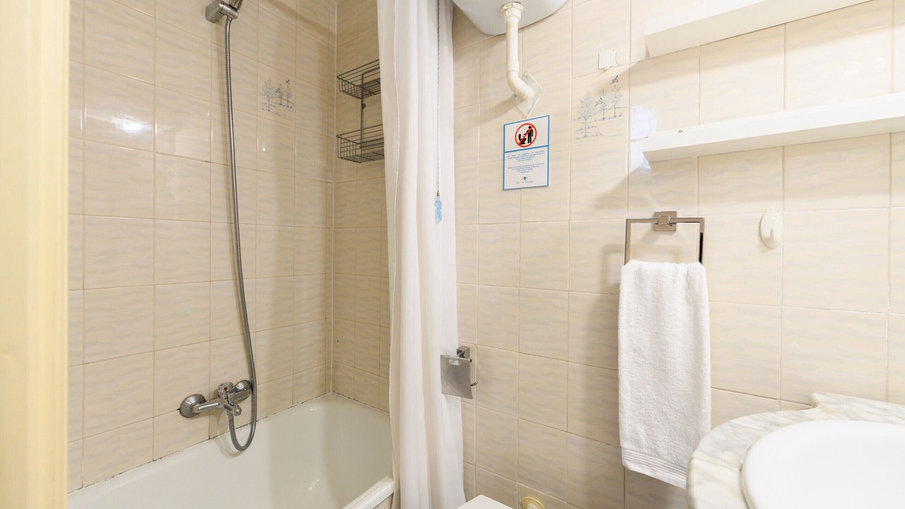 Photo of Bathroom in Trafalgar