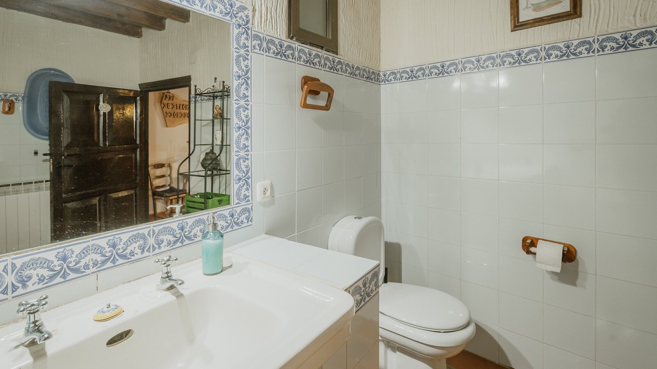 Photo of Bathroom in Duraton