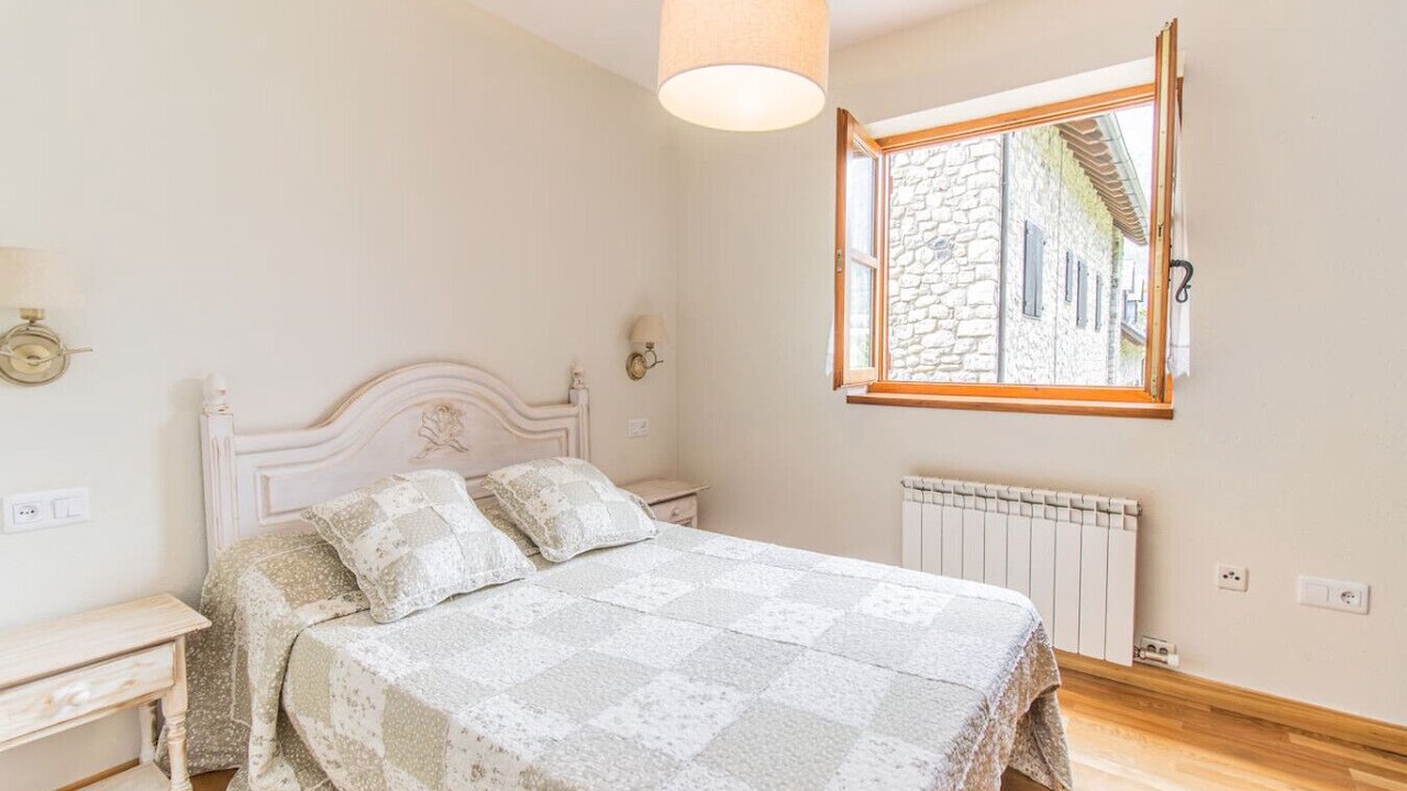 Photo of Bedroom in Linsoles