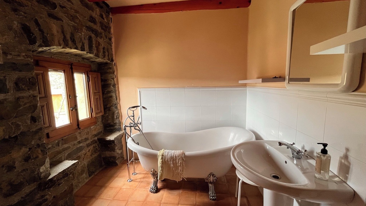 Photo of Bathroom in Coscojuela de Sobrarbe