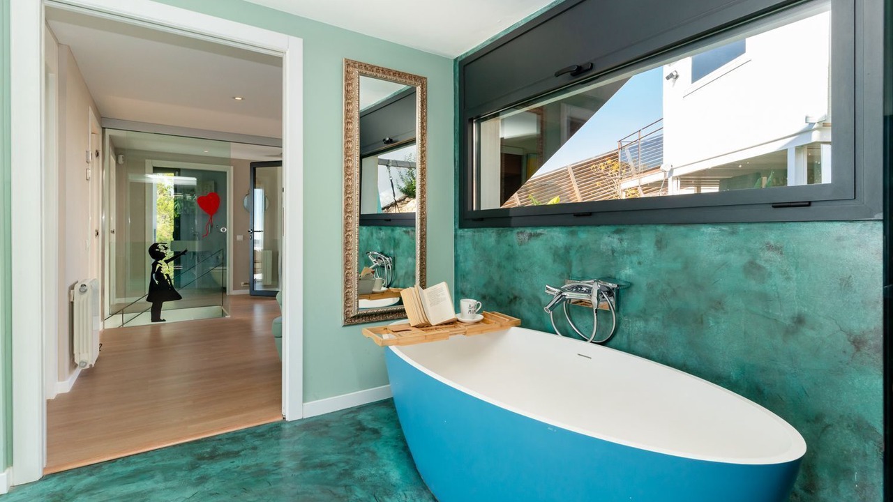 Photo of Bathroom in Quint Mar