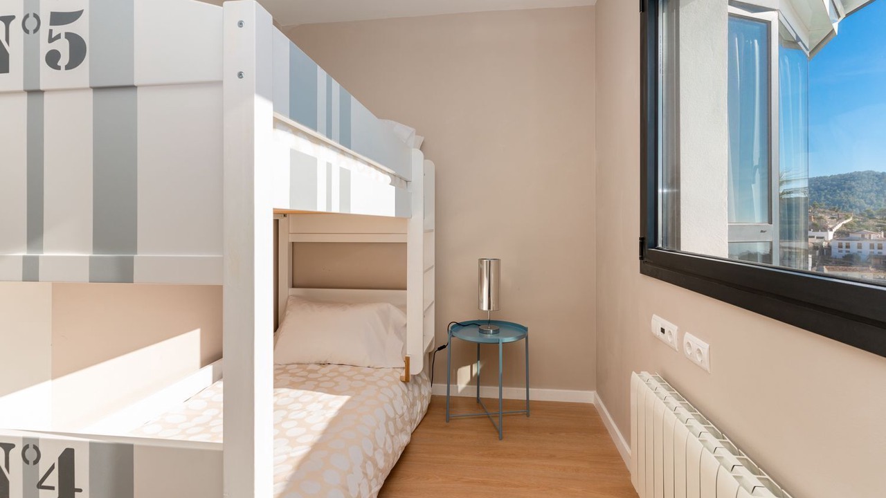 Photo of Bedroom in Quint Mar