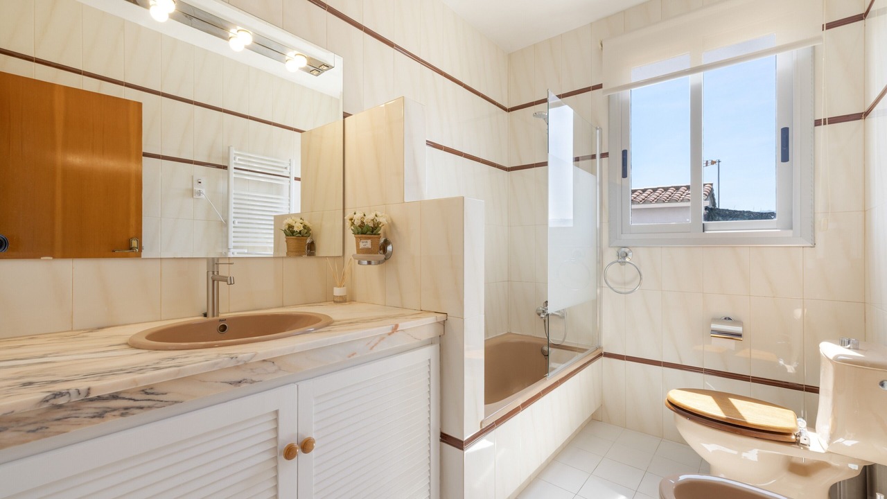 Photo of Bathroom in Tivenys