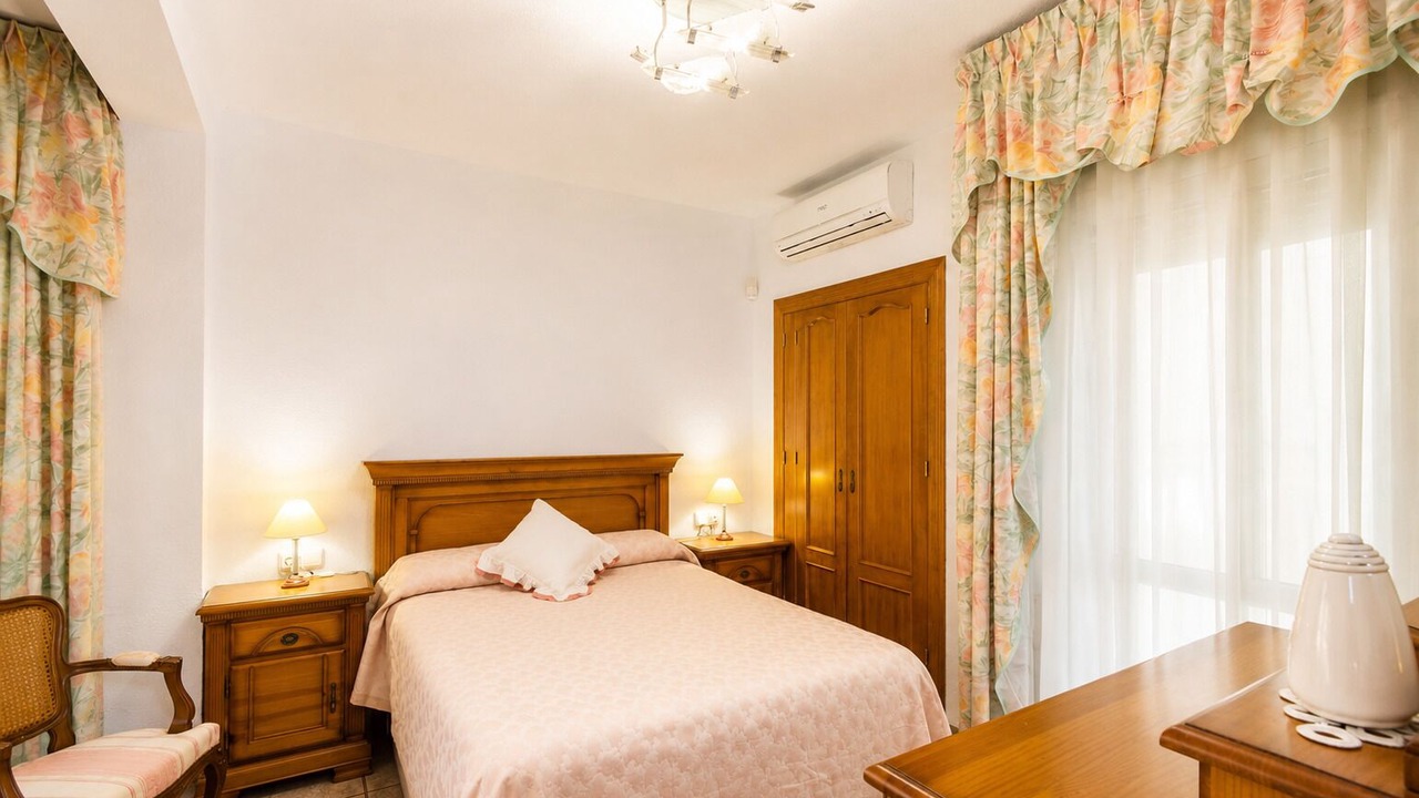 Photo of Bedroom in Los Nietos