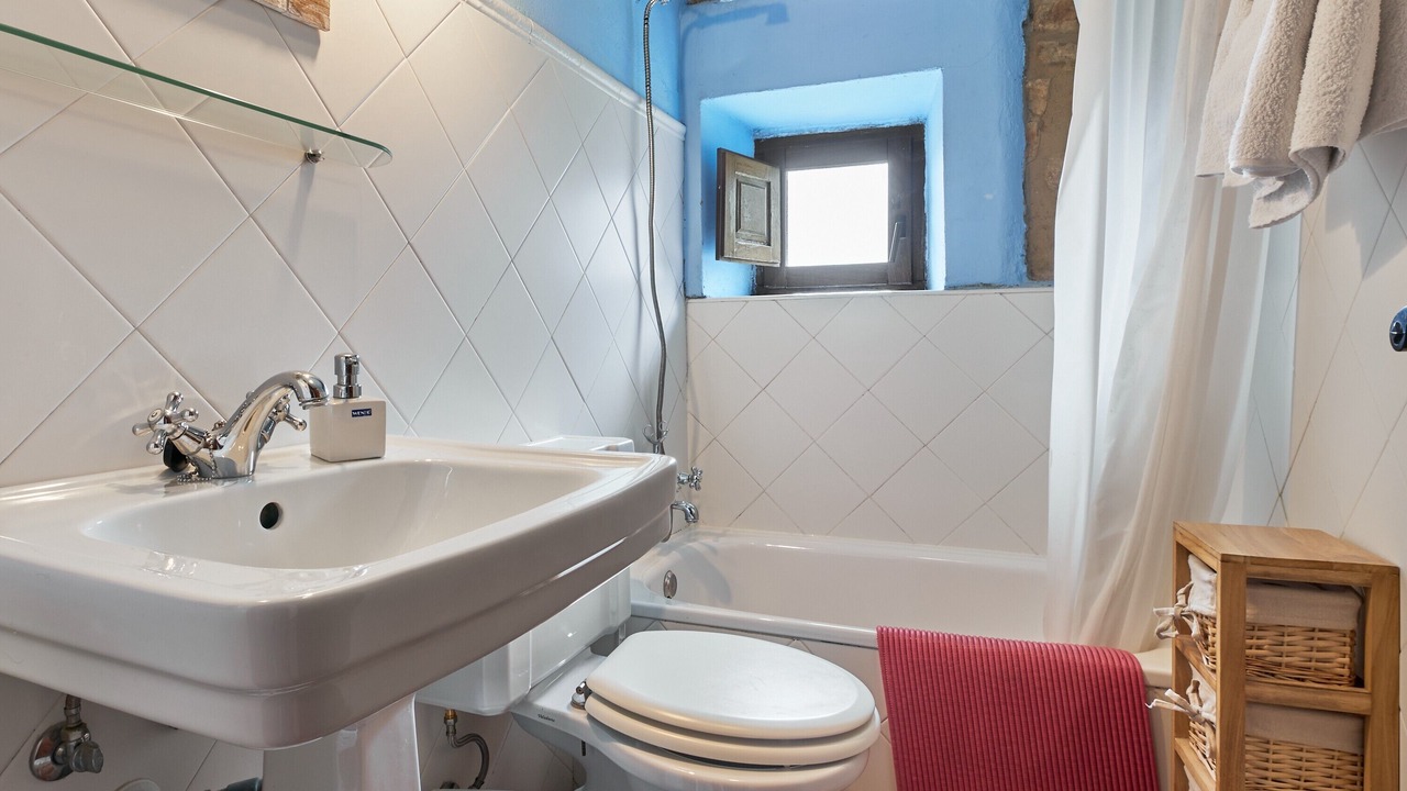 Photo of Bathroom in Robledo de la Guzpena