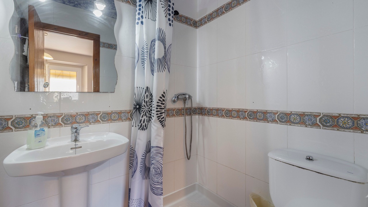Photo of Bathroom in Alcover