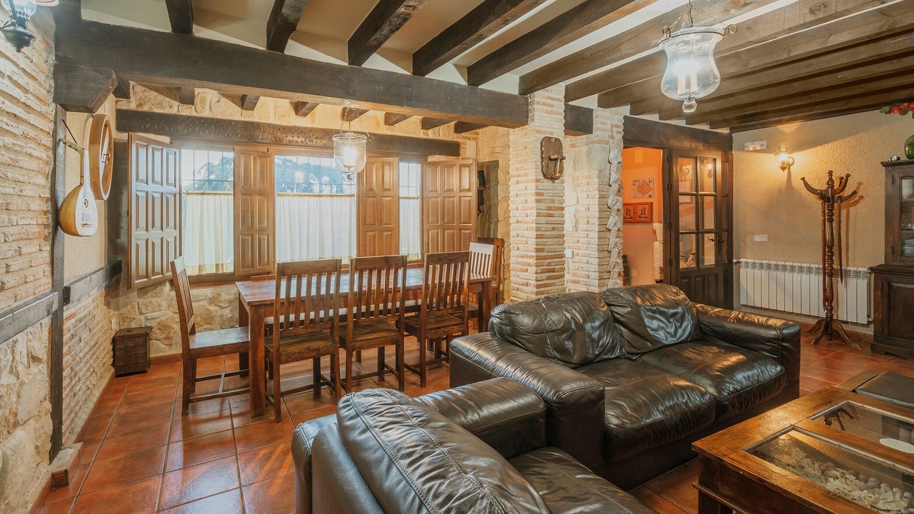 Photo of Livingroom in Turrubuelo