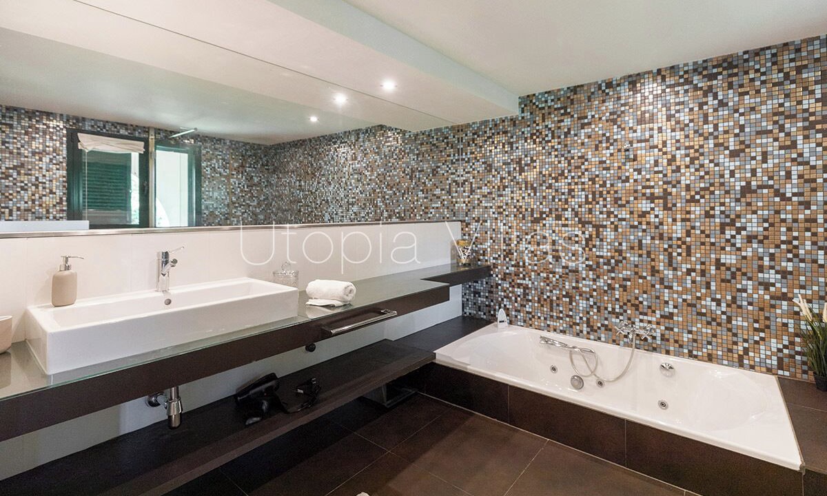 Photo of Bathroom in Passeig Maritim