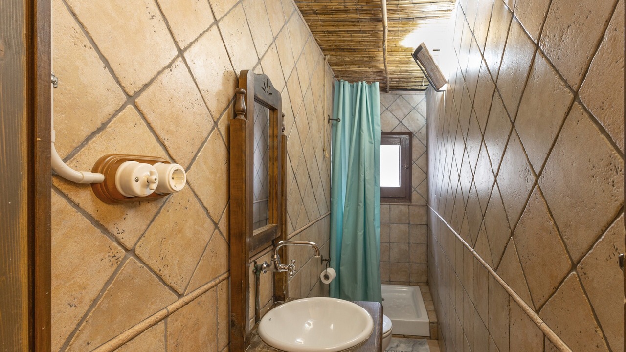 Photo of Bathroom in Pontons