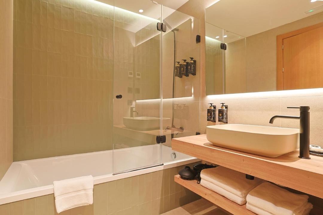 Photo of Bathroom in Renanue
