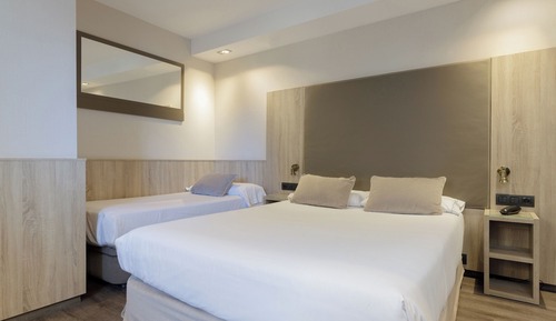 Triple 2 pax cama doble