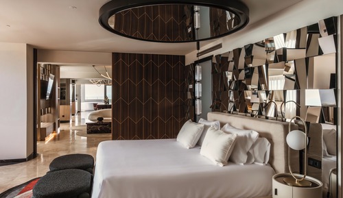 Im On Top Of The World Suite - Entrance to Ushuaia Club Included
