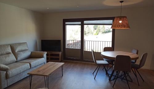 Two-Bedroom Apartment with Mountain View