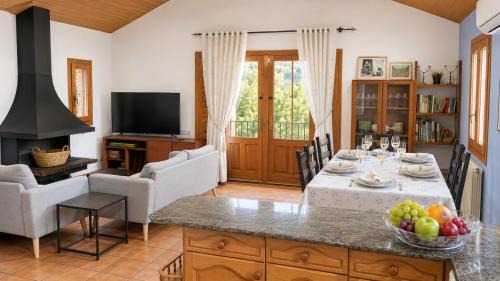 Three-Bedroom House (El Cajigar)