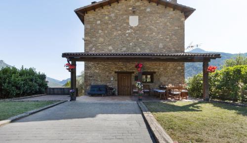Three-Bedroom Apartment with Mountain View