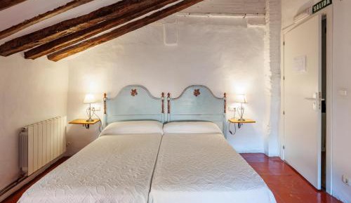 Twin Room with Shared Toilet