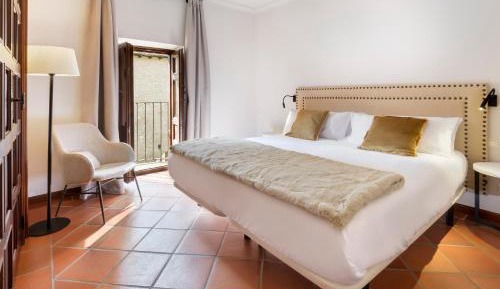 Standard Twin Room with Garden View